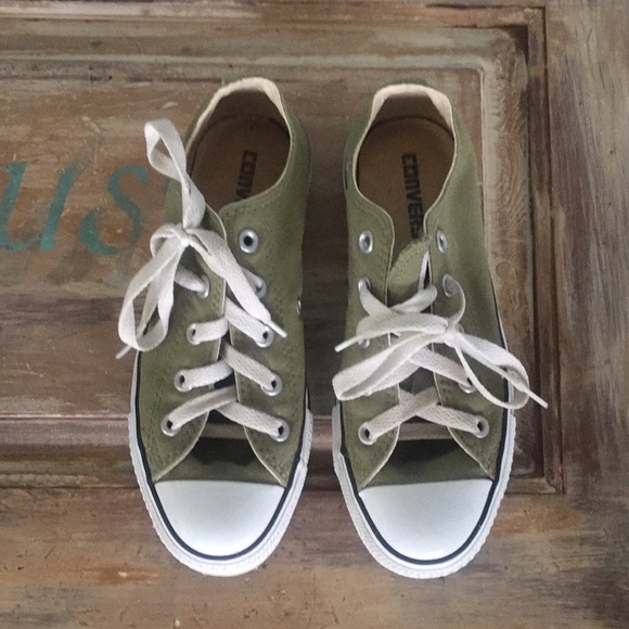 Converse Shoes - Converse all star size 6 women’s